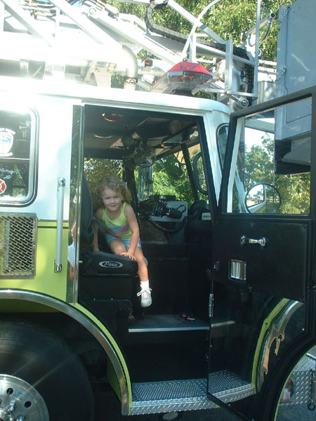 Savannah in a Firetruck .jpg 94.2K